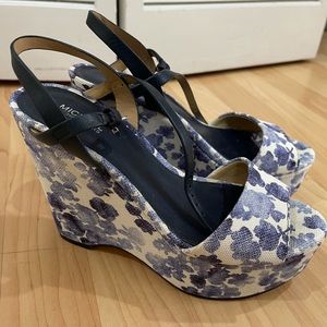 Michael Kors heals 6 1/2 women white and blue platform